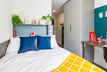 Bronze En Suite - Image 1